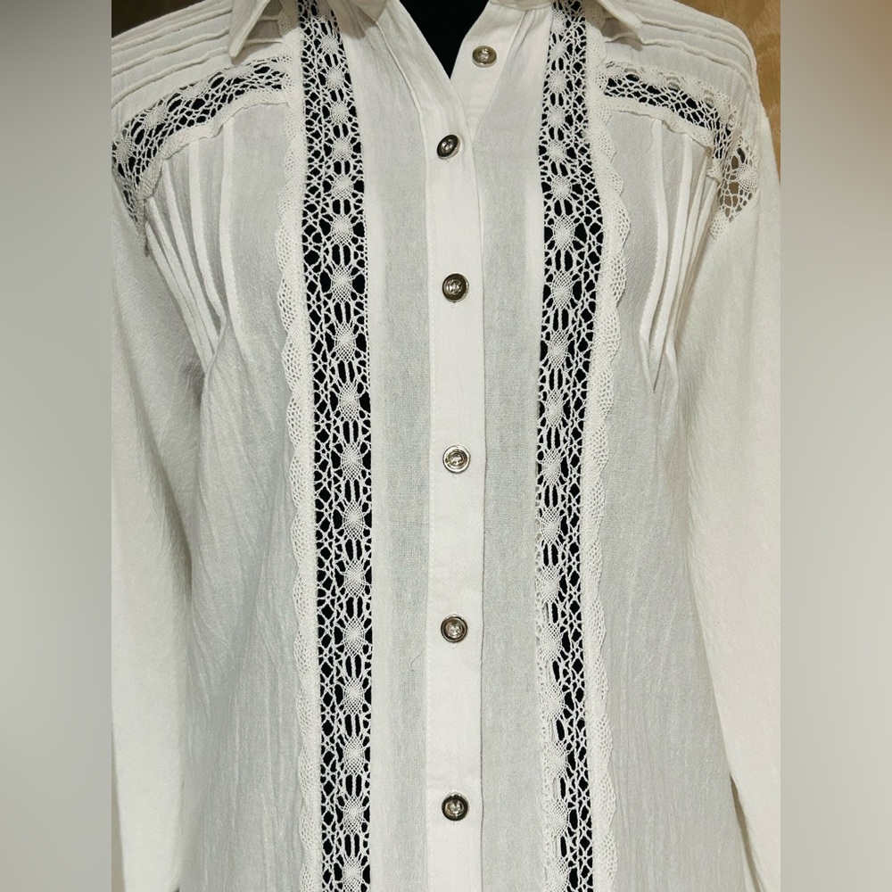 🤍 Textured White Lace Detail, 2 Button Cuff - Button Down Blouse - Picture 9 of 14